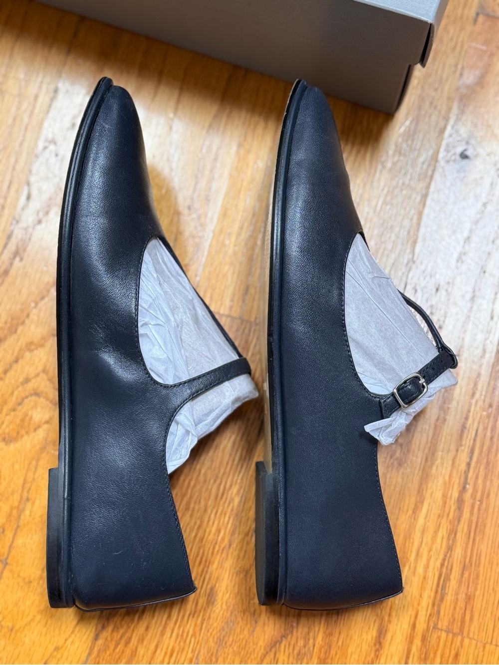 Everlane Navy Leather T-Strap Flat, 8.5 - Picture 5 of 9